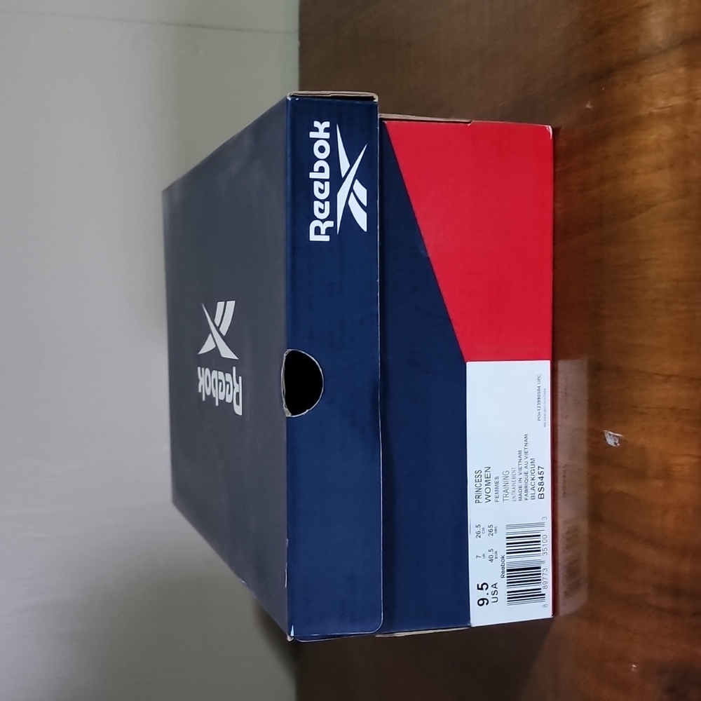 Reebok womens black princess NWT 9.5
